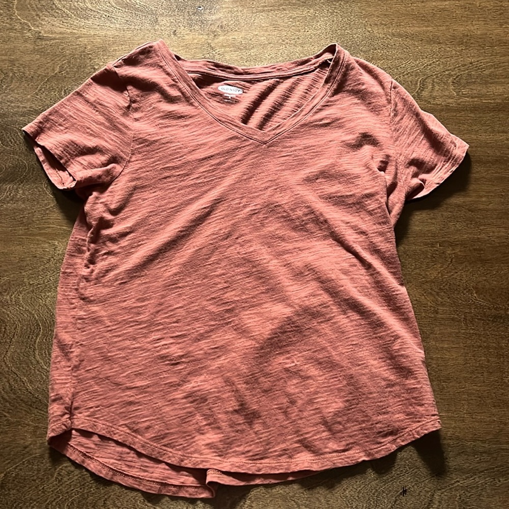 Old navy shirt, size medium, rusty looking color, size M